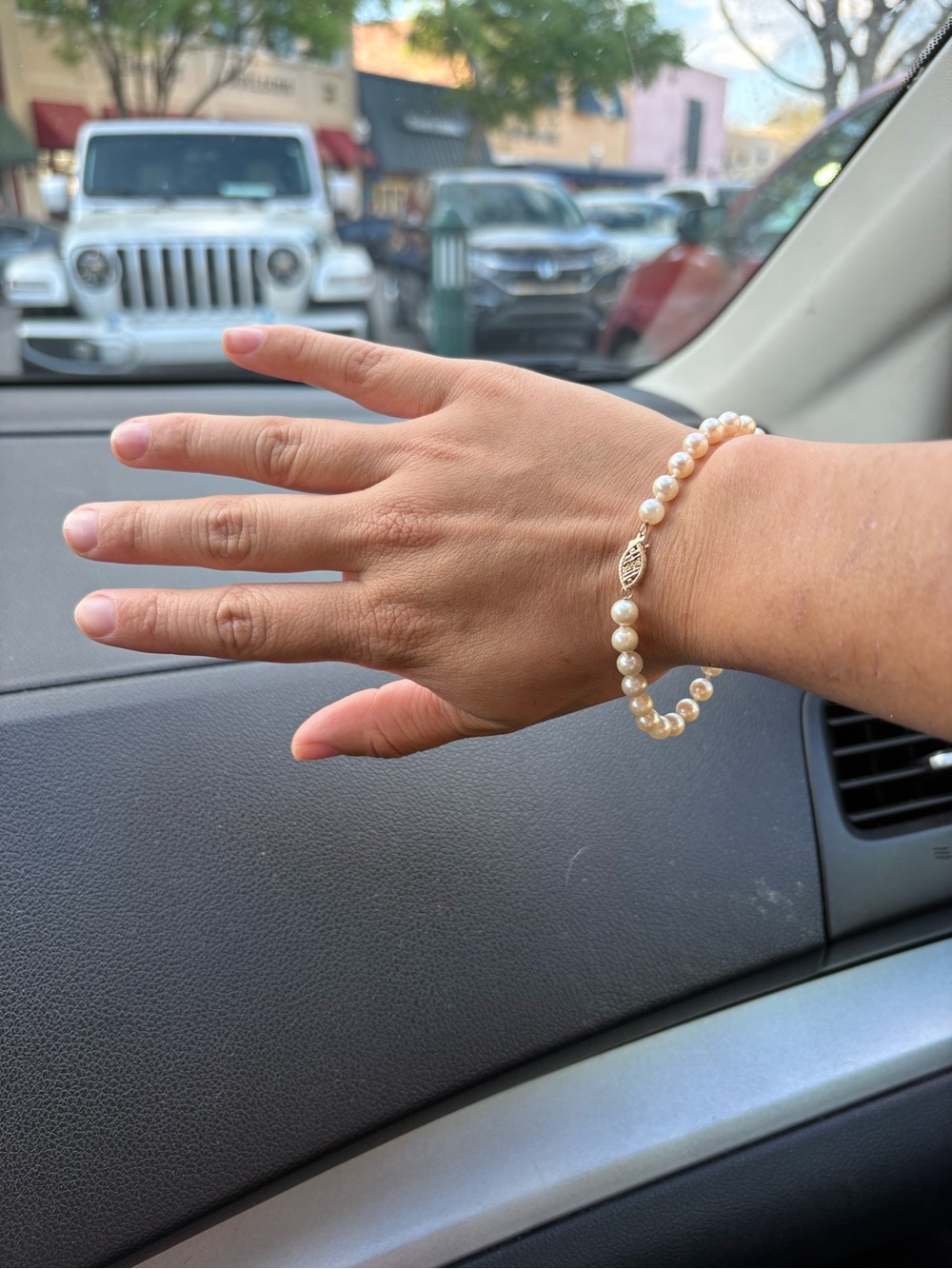 Elegant Pearl Bracelet, Real Gold Clasp